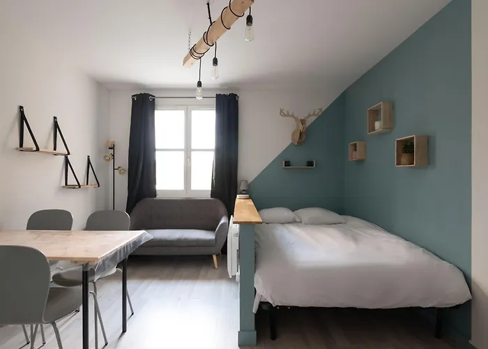 Pretty Nest In The Center